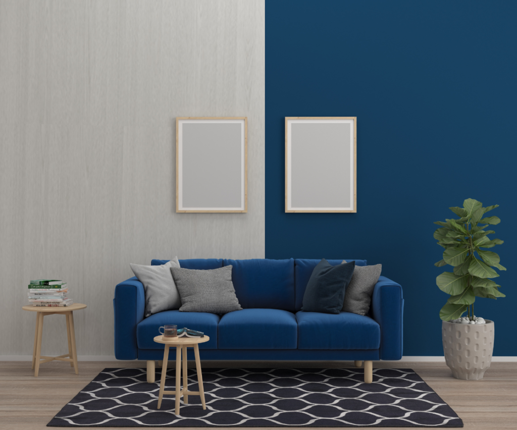 sala com dois tons na parede, azul e branco, Há um sofá azul e tapete preto